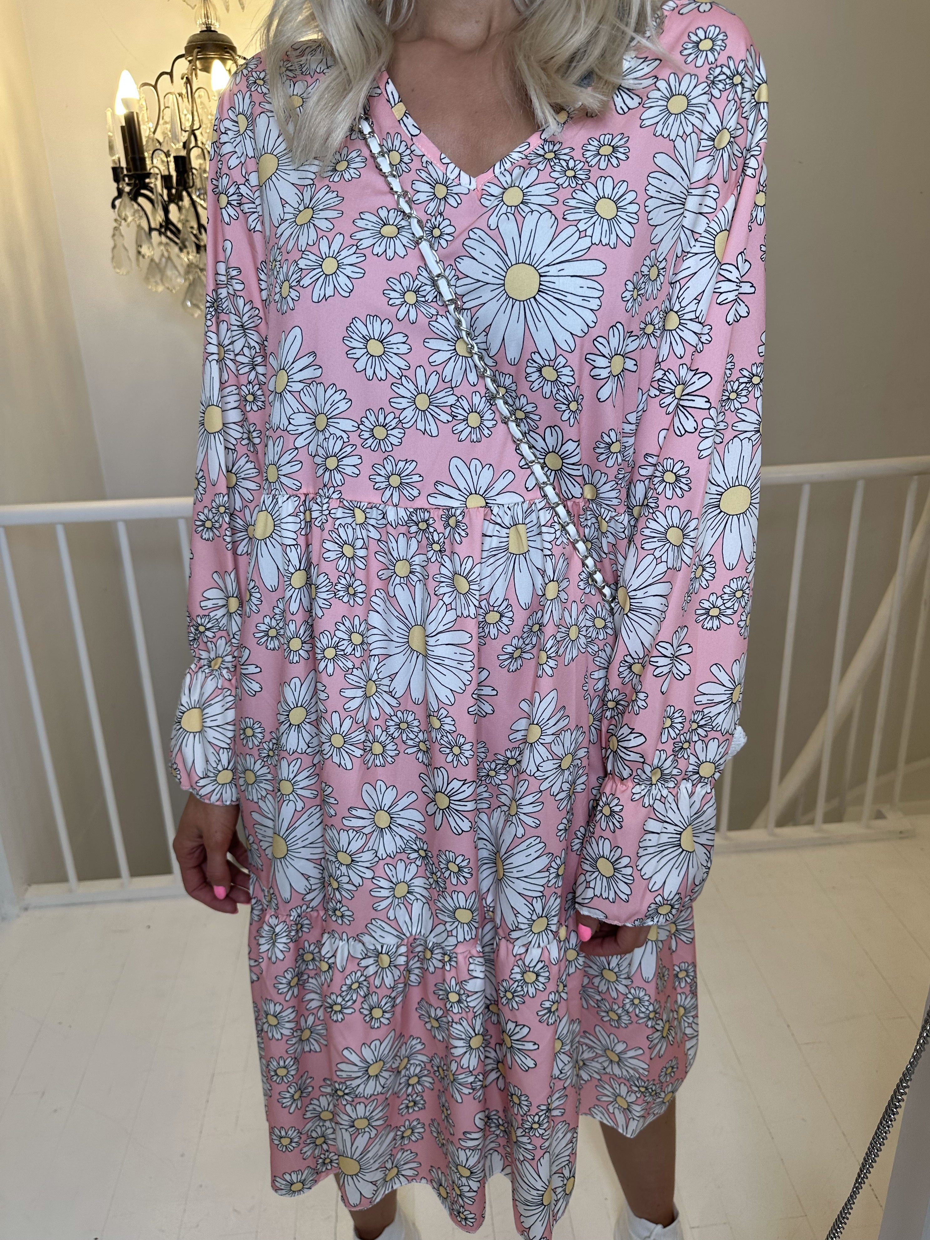 Marguerit - Söt klänning med fint margueritmönster